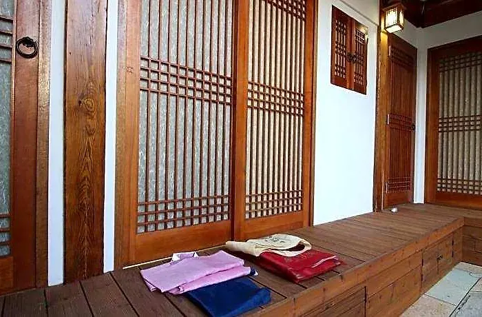 Bibimbap Hanok Gyeongbokgung Private ホテル 2*